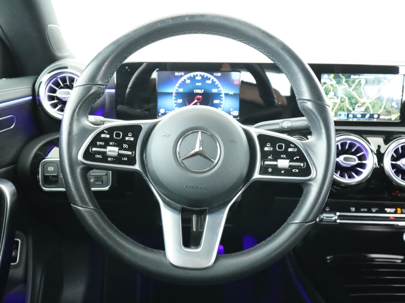 Mercedes-Benz CLA 200 d SB Bild 11