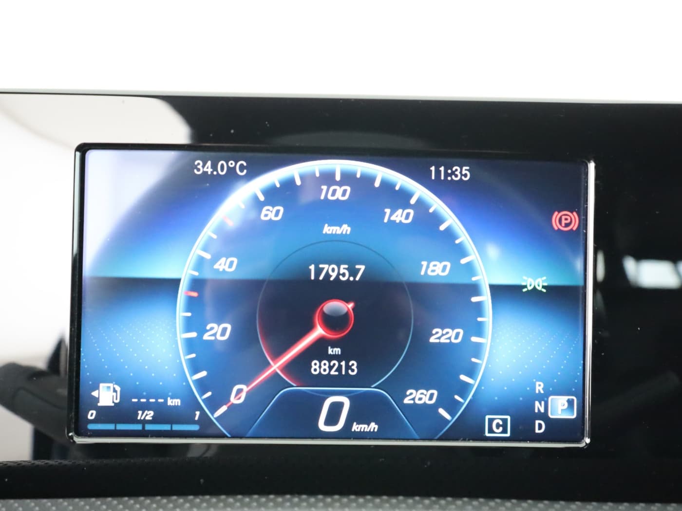 Mercedes-Benz CLA 200 d SB Bild 12