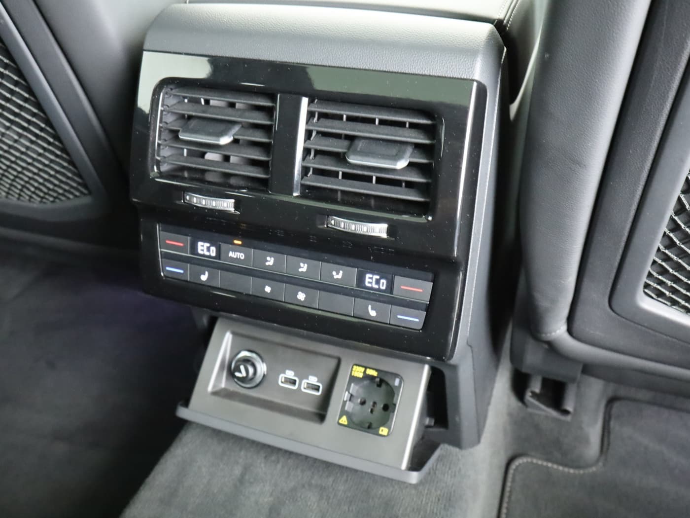 Volkswagen Touareg 4.0 V8 TDI Bild 24