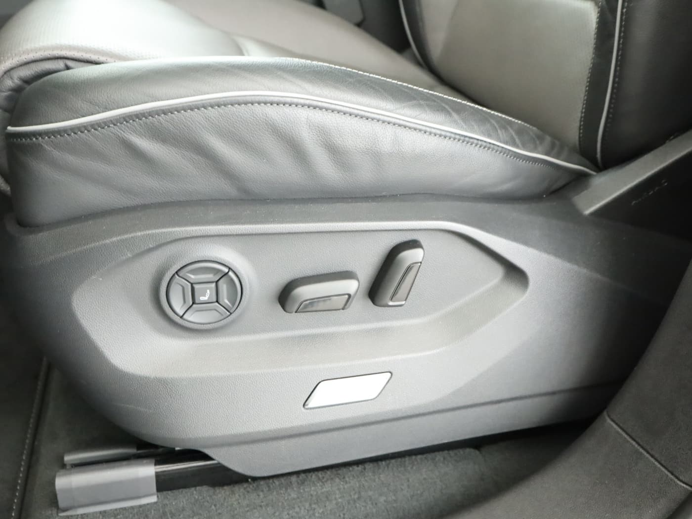 Volkswagen Touareg 4.0 V8 TDI Bild 28