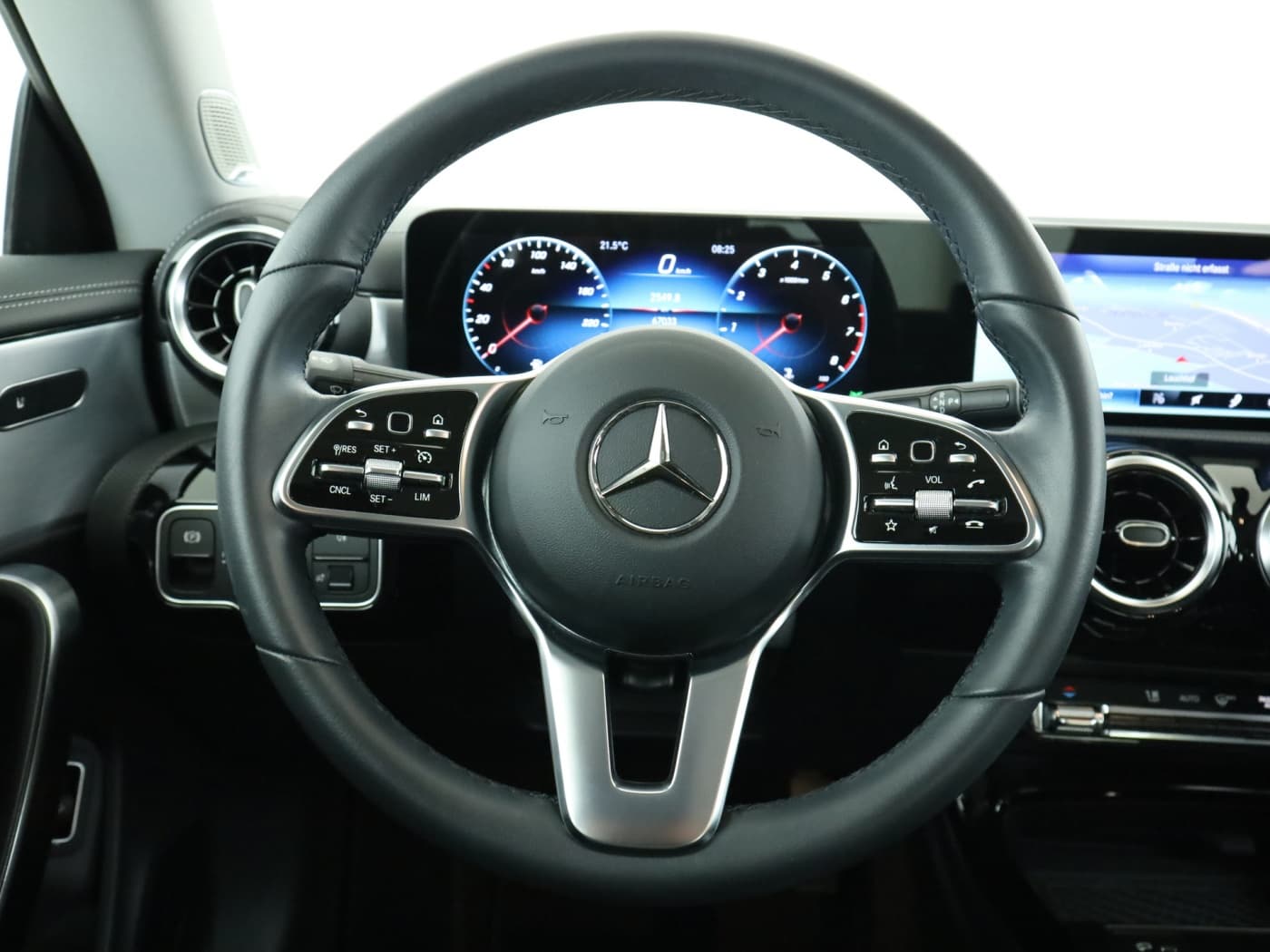 Mercedes-Benz CLA 200 4M Bild 11