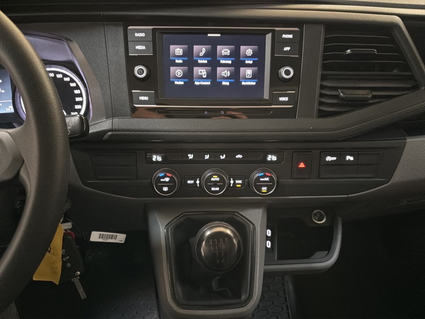 Volkswagen T6.1 2.0 TDI Caravelle Trendline lang Bild 13