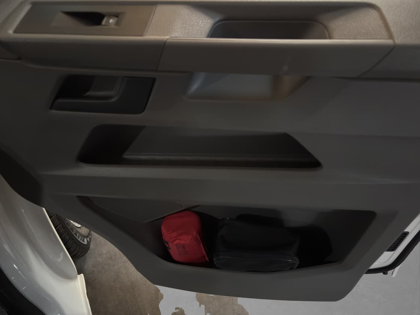 Volkswagen T6.1 2.0 TDI Caravelle Trendline lang Bild 14