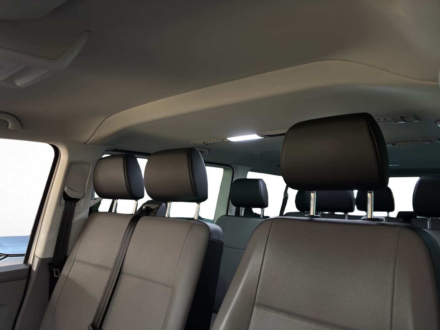 Volkswagen T6.1 2.0 TDI Caravelle Trendline lang Bild 16