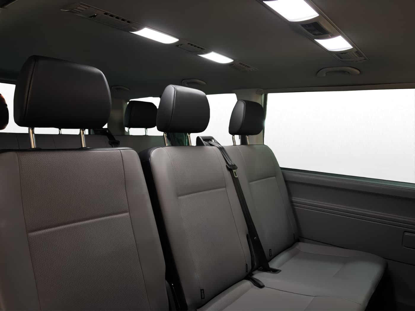 Volkswagen T6.1 2.0 TDI Caravelle Trendline lang Bild 17