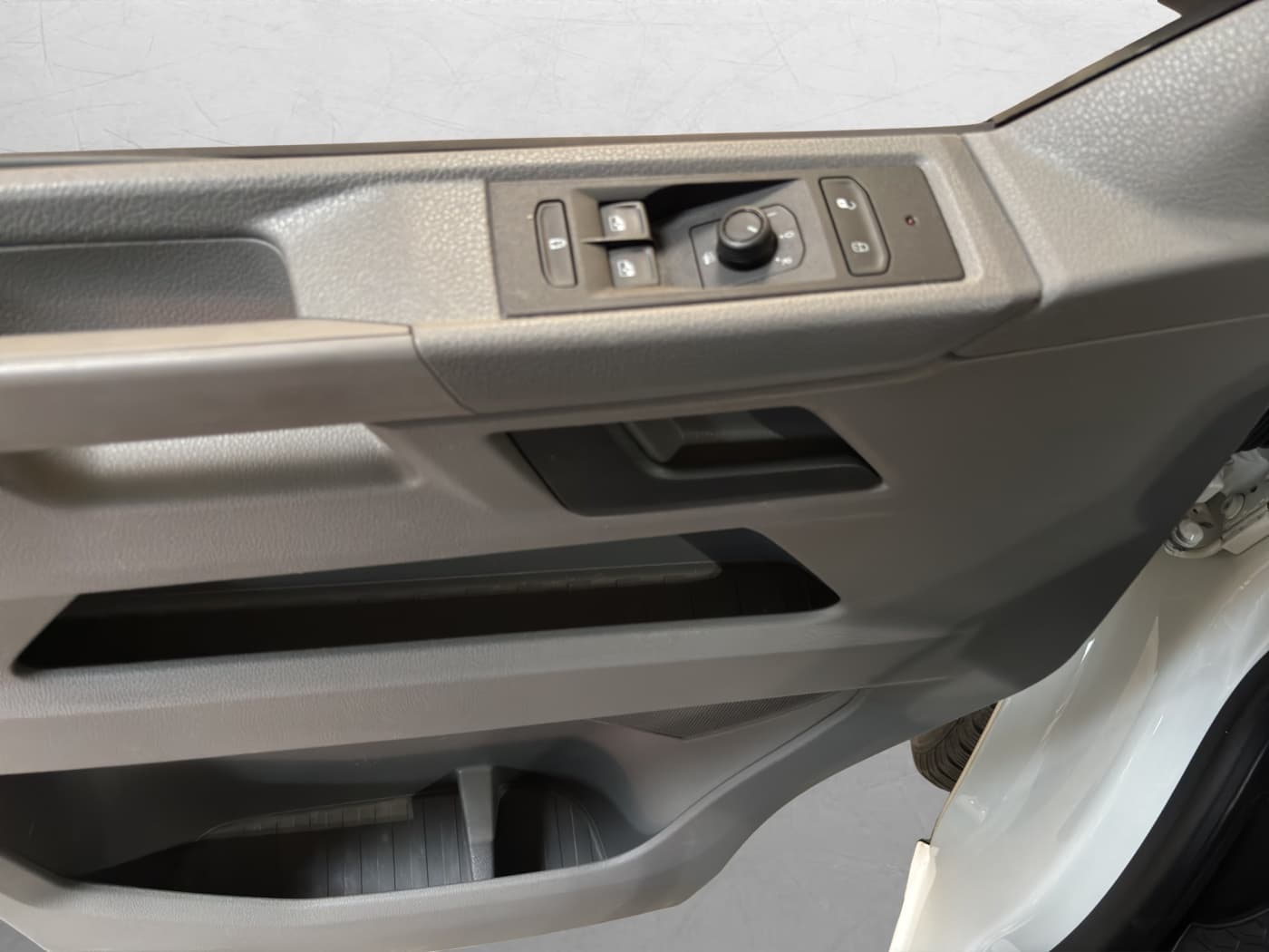 Volkswagen T6.1 2.0 TDI Caravelle Trendline lang Bild 18