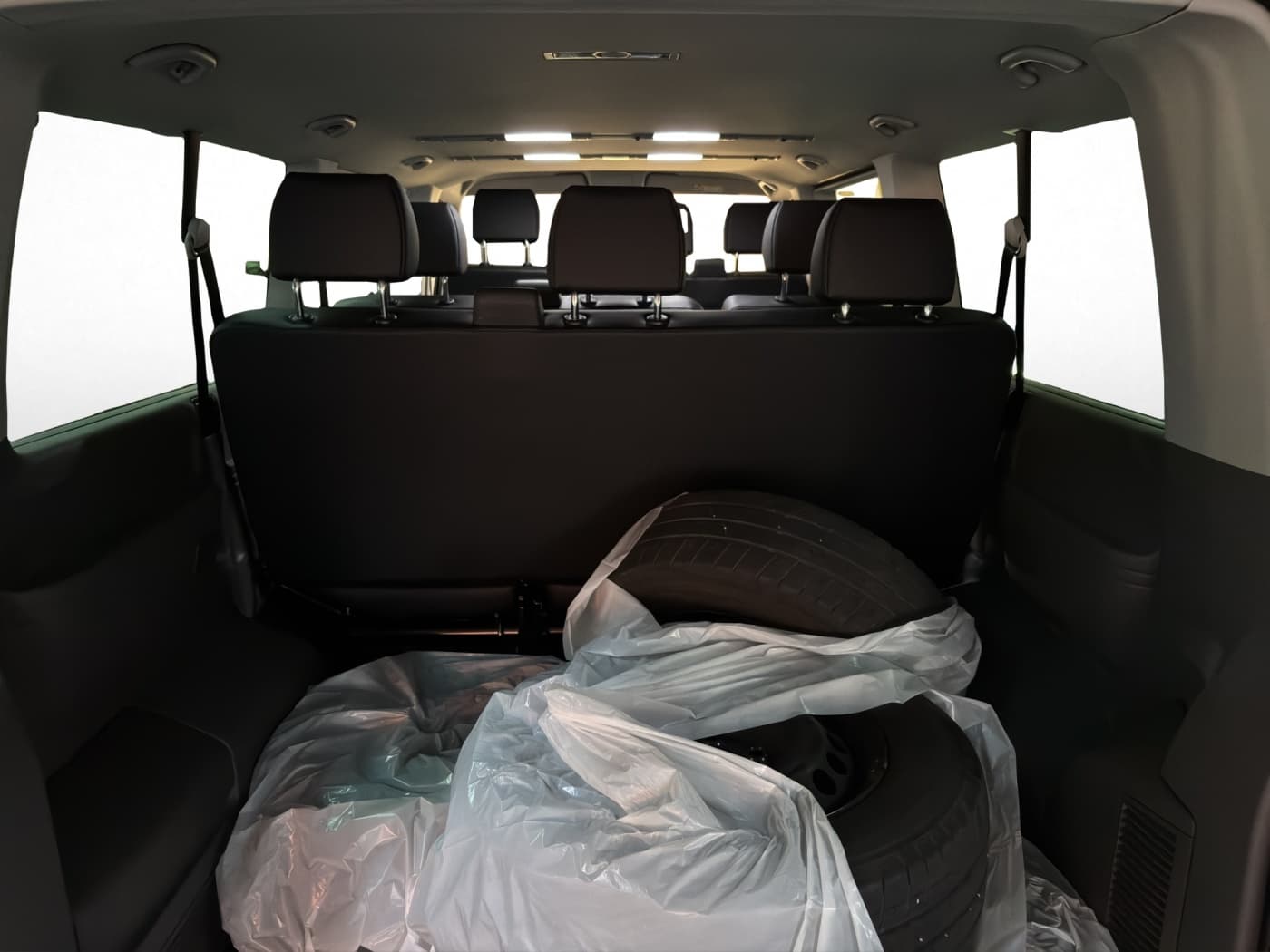 Volkswagen T6.1 2.0 TDI Caravelle Trendline lang Bild 19