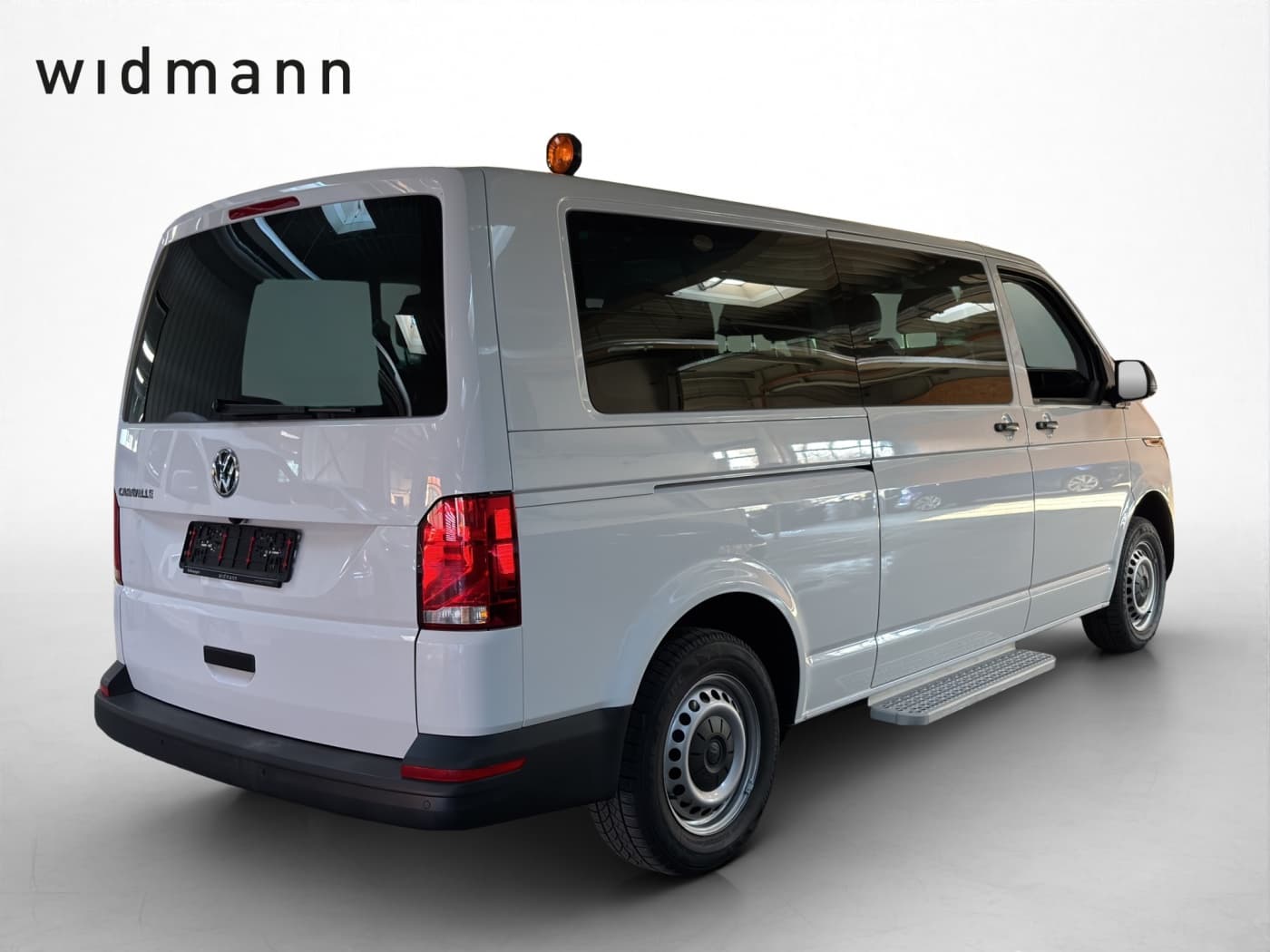 Volkswagen T6.1 2.0 TDI Caravelle Trendline lang Bild 3