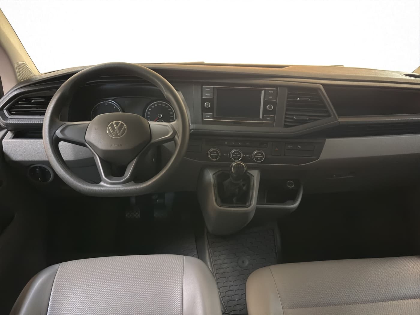 Volkswagen T6.1 2.0 TDI Caravelle Trendline lang Bild 9