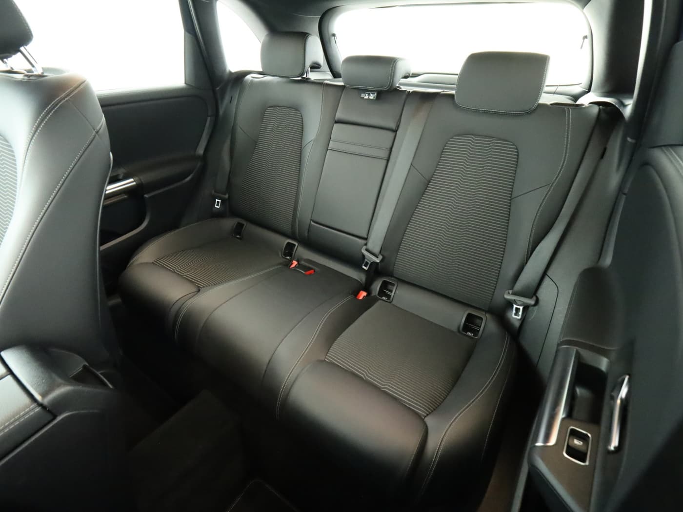 Mercedes-Benz B 220 4M Bild 18