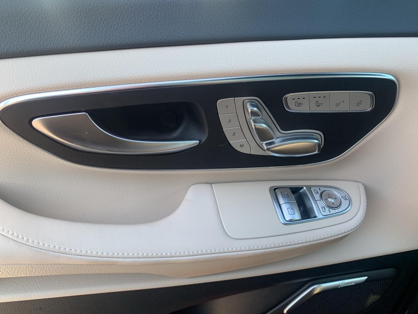 Mercedes-Benz V-Klasse V 300 d 4MATIC EXCLUSIVE Lang Bild 18