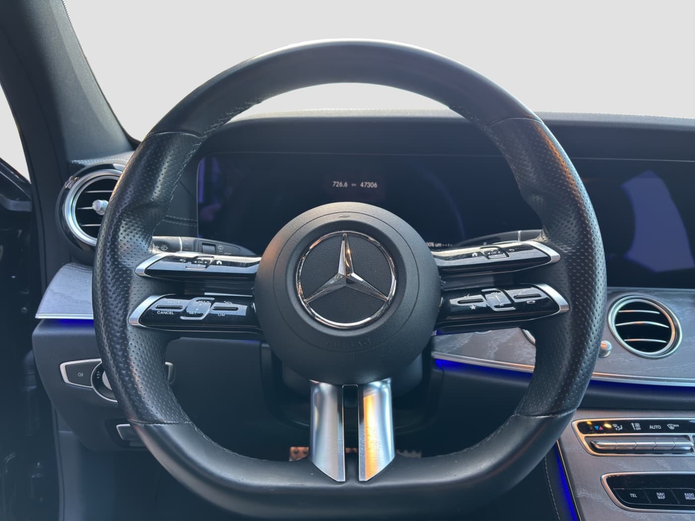 Mercedes-Benz E 300 e T Bild 10