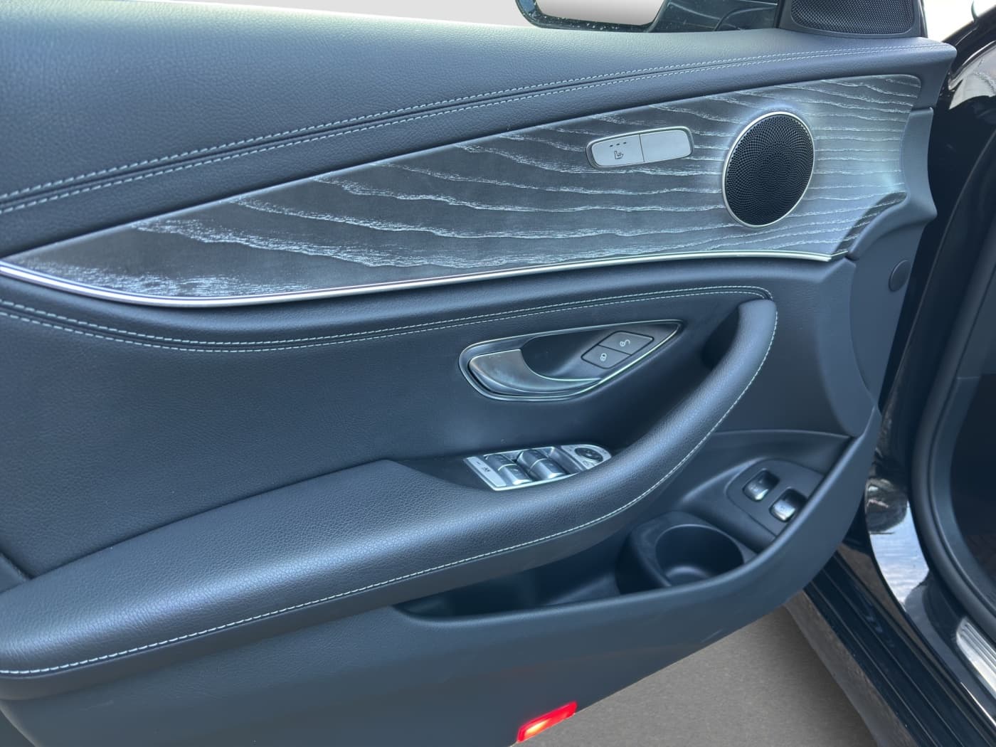 Mercedes-Benz E 300 e T Bild 17