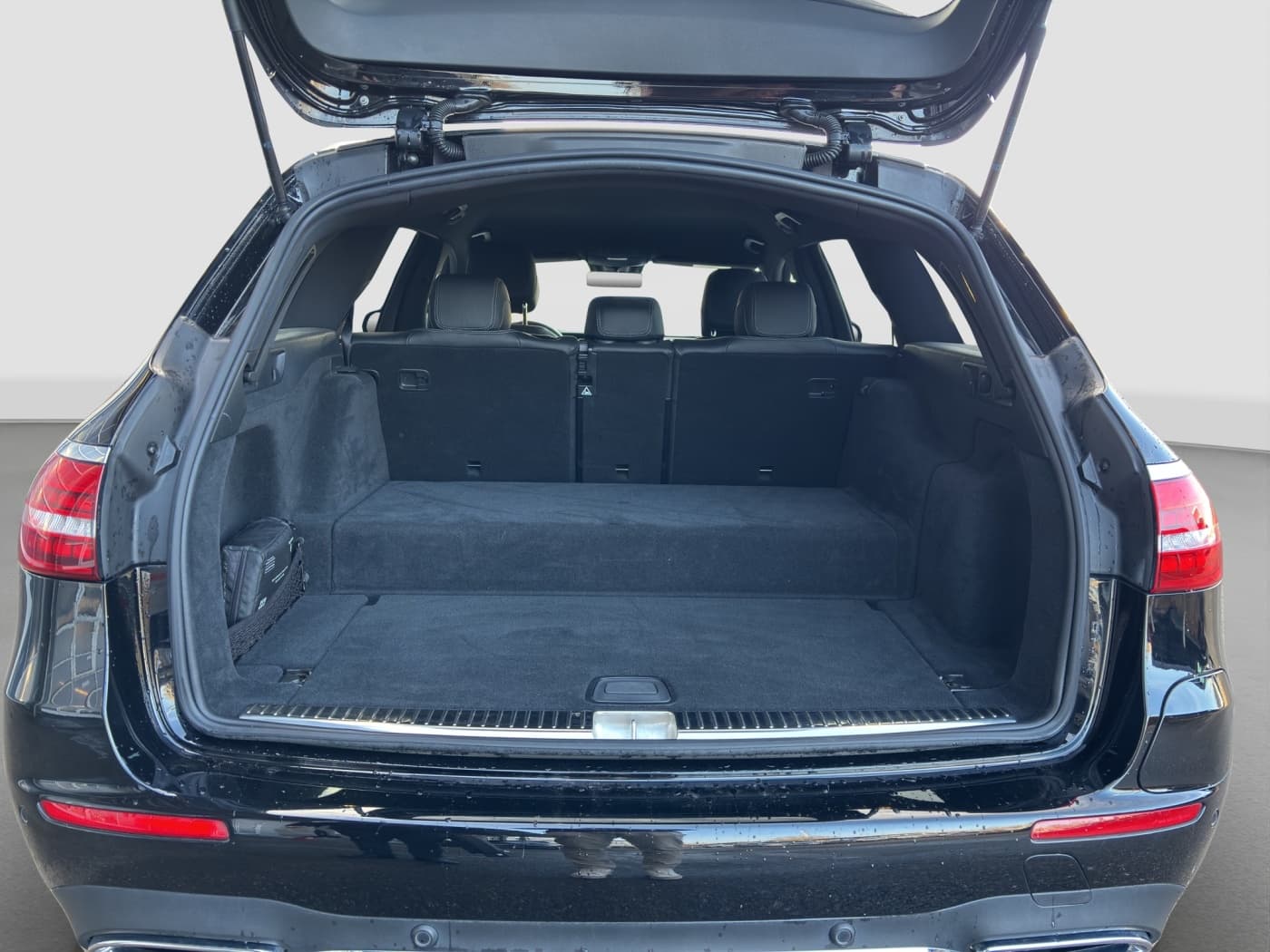 Mercedes-Benz E 300 e T Bild 18