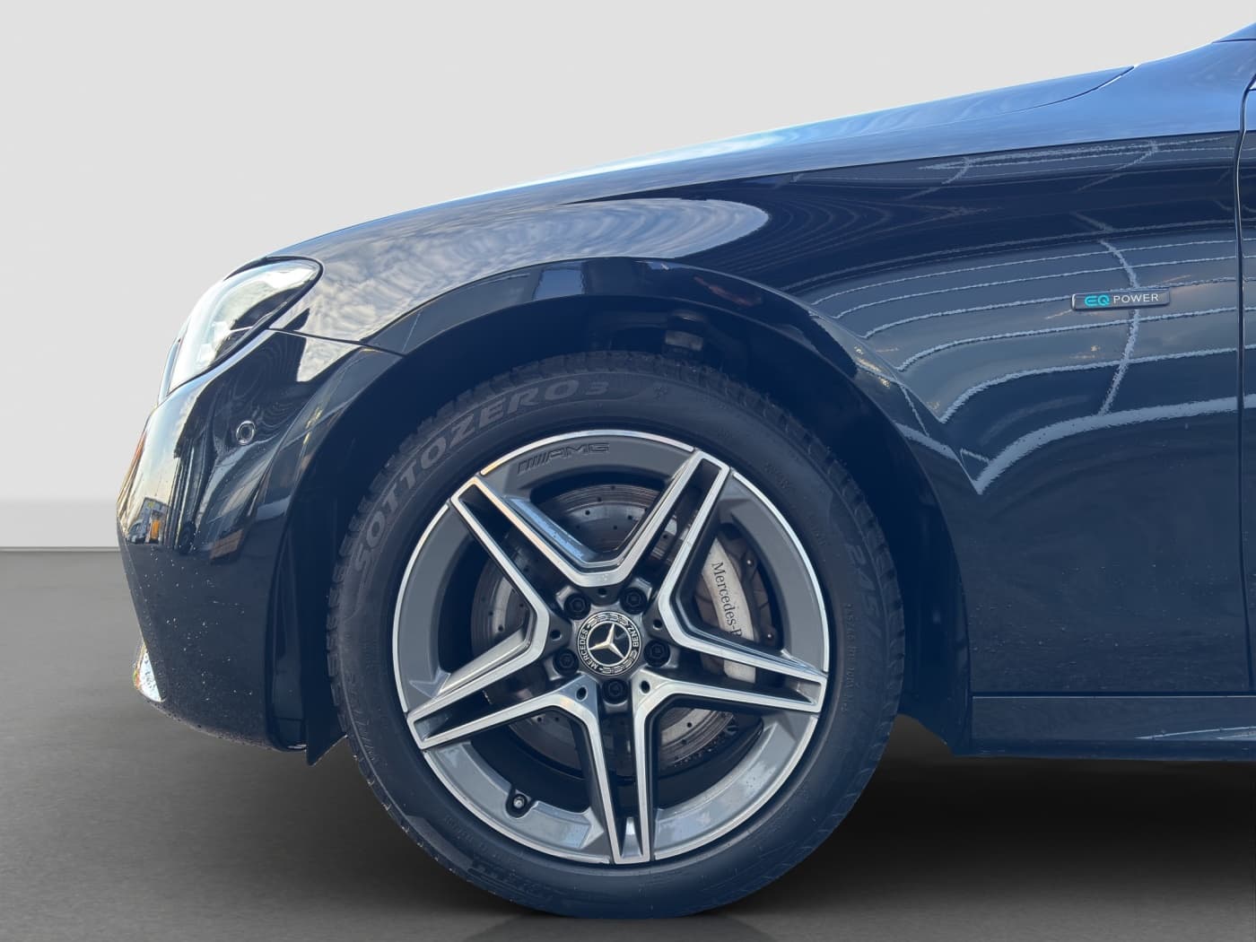 Mercedes-Benz E 300 e T Bild 19