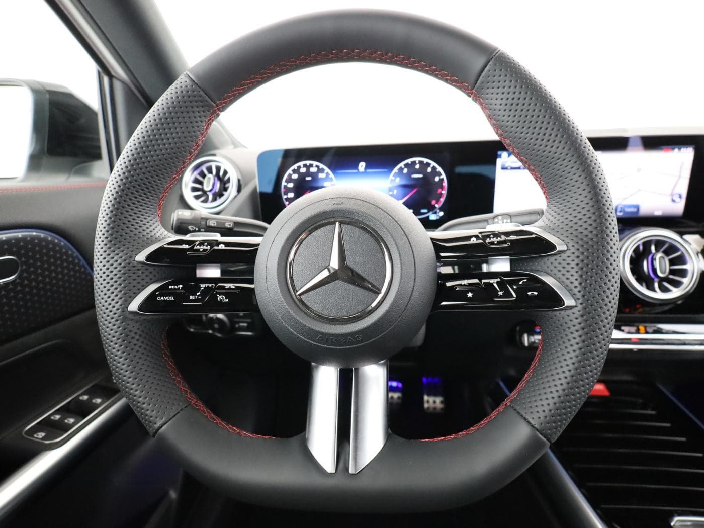 Mercedes-Benz GLA 180 Bild 11