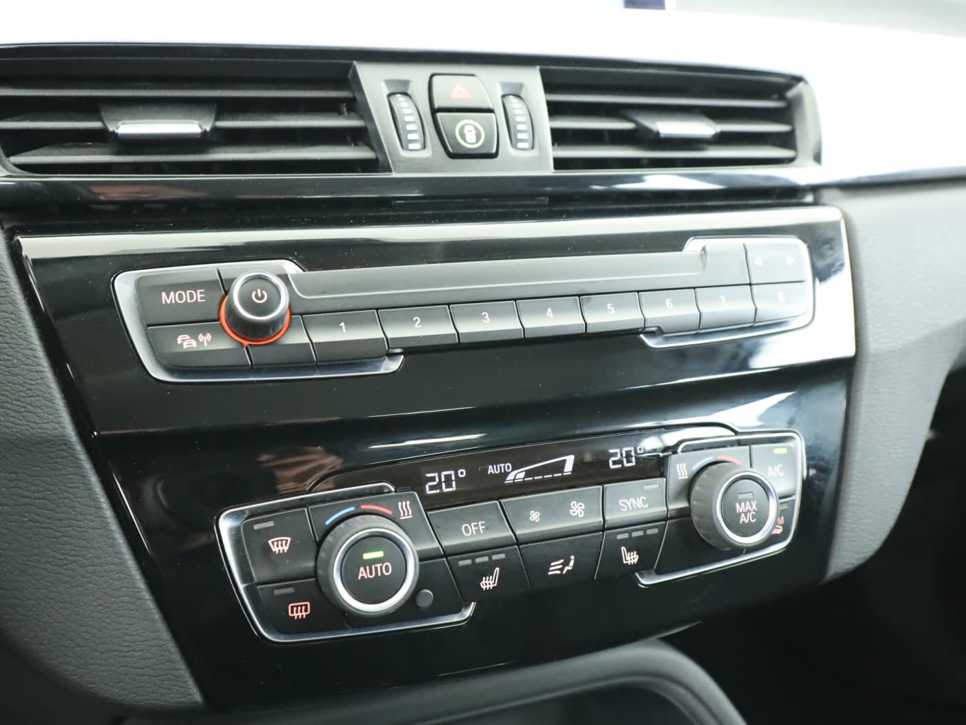 BMW X1 sDrive20i Advantage Bild 14