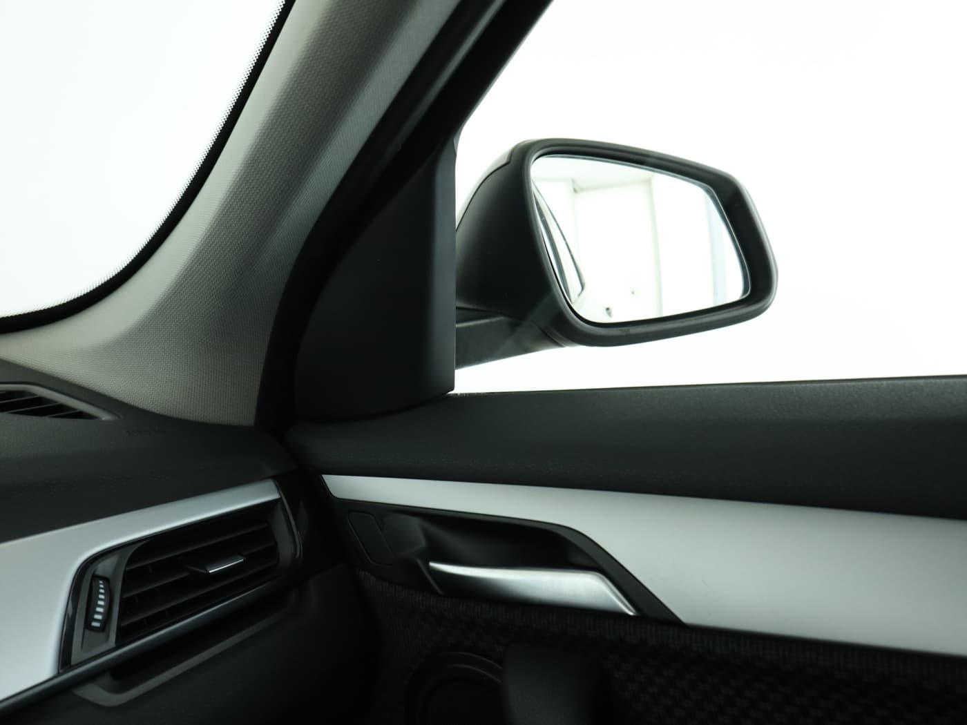 BMW X1 sDrive20i Advantage Bild 16