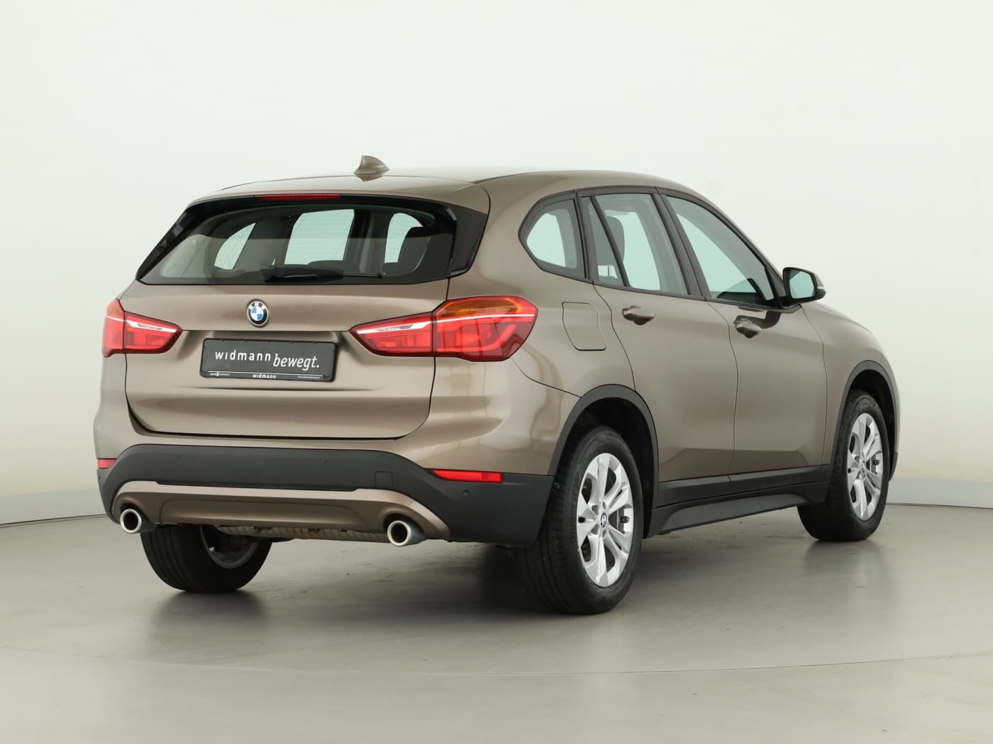 BMW X1 sDrive20i Advantage Bild 2