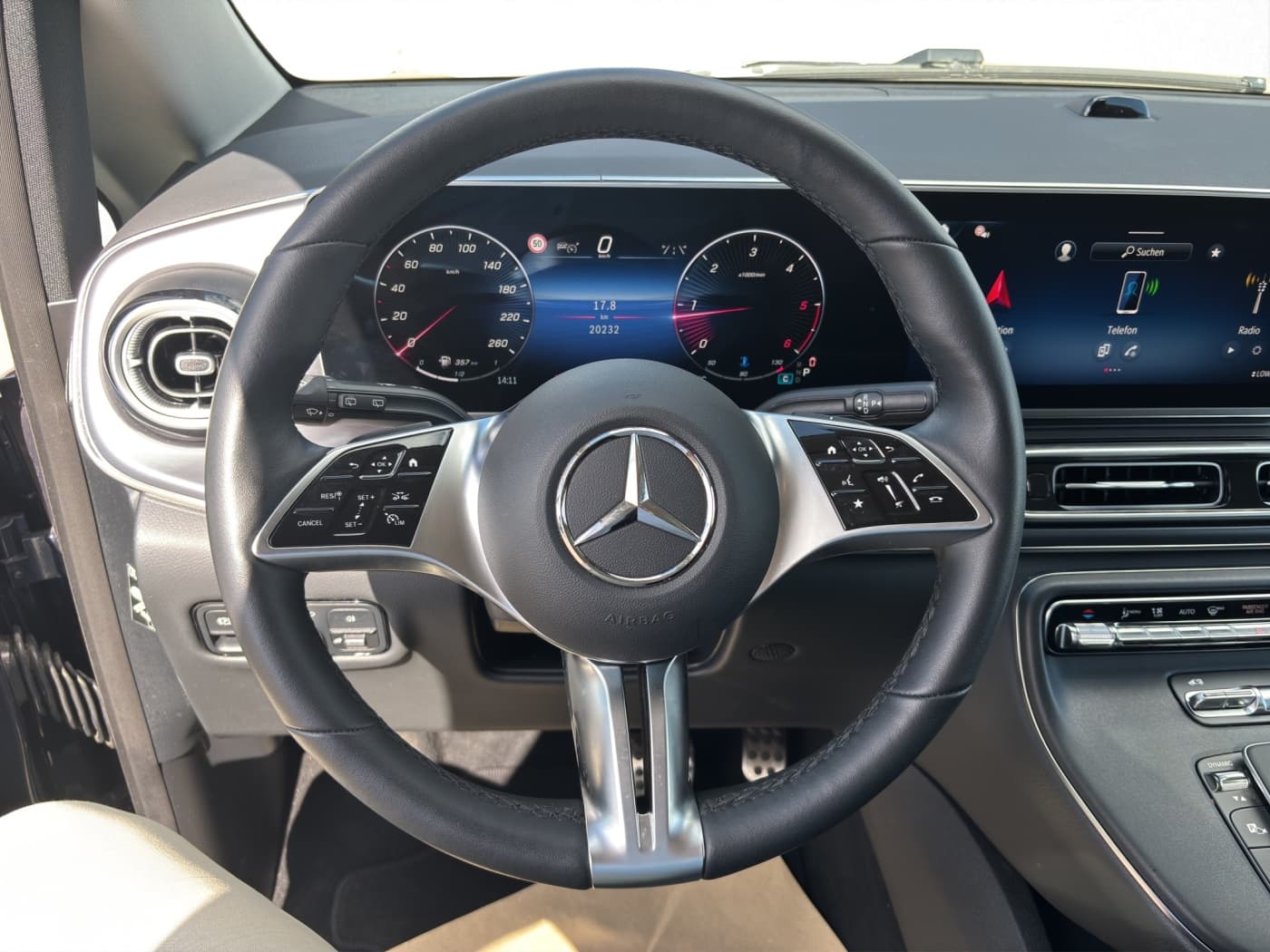 Mercedes-Benz V 220 d Style lang Bild 10