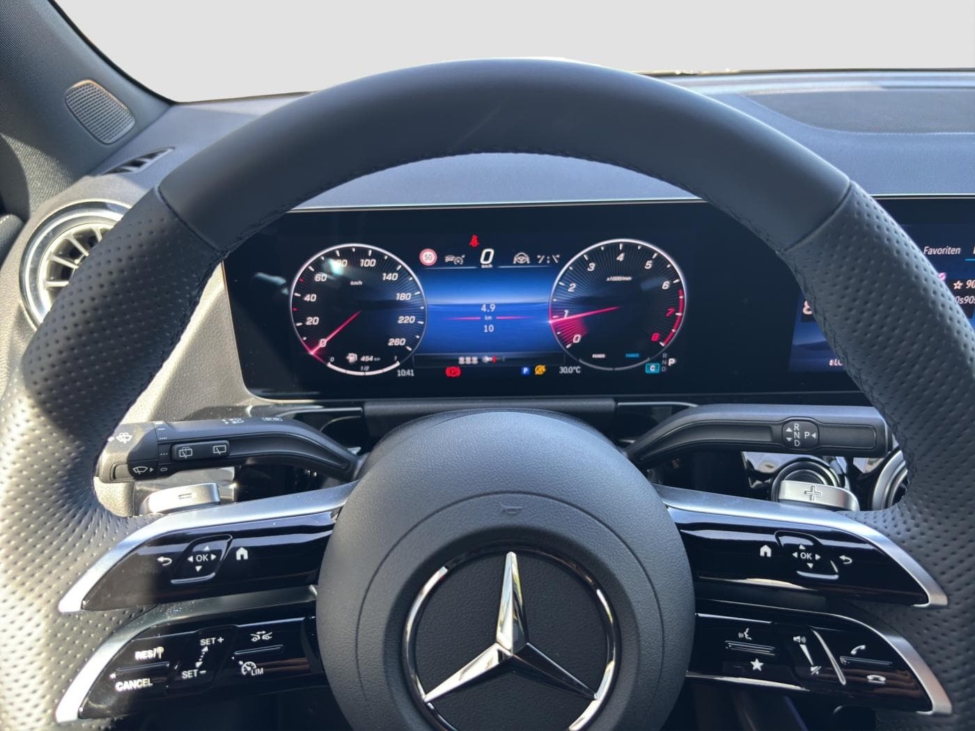 Mercedes-Benz GLA 180 Bild 11