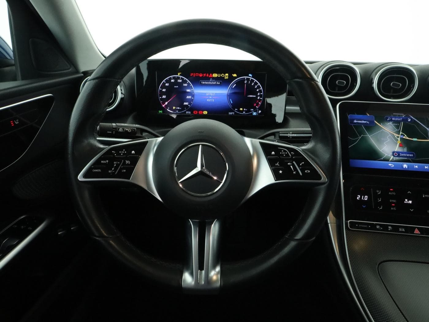 Mercedes-Benz C 300 e T Bild 11