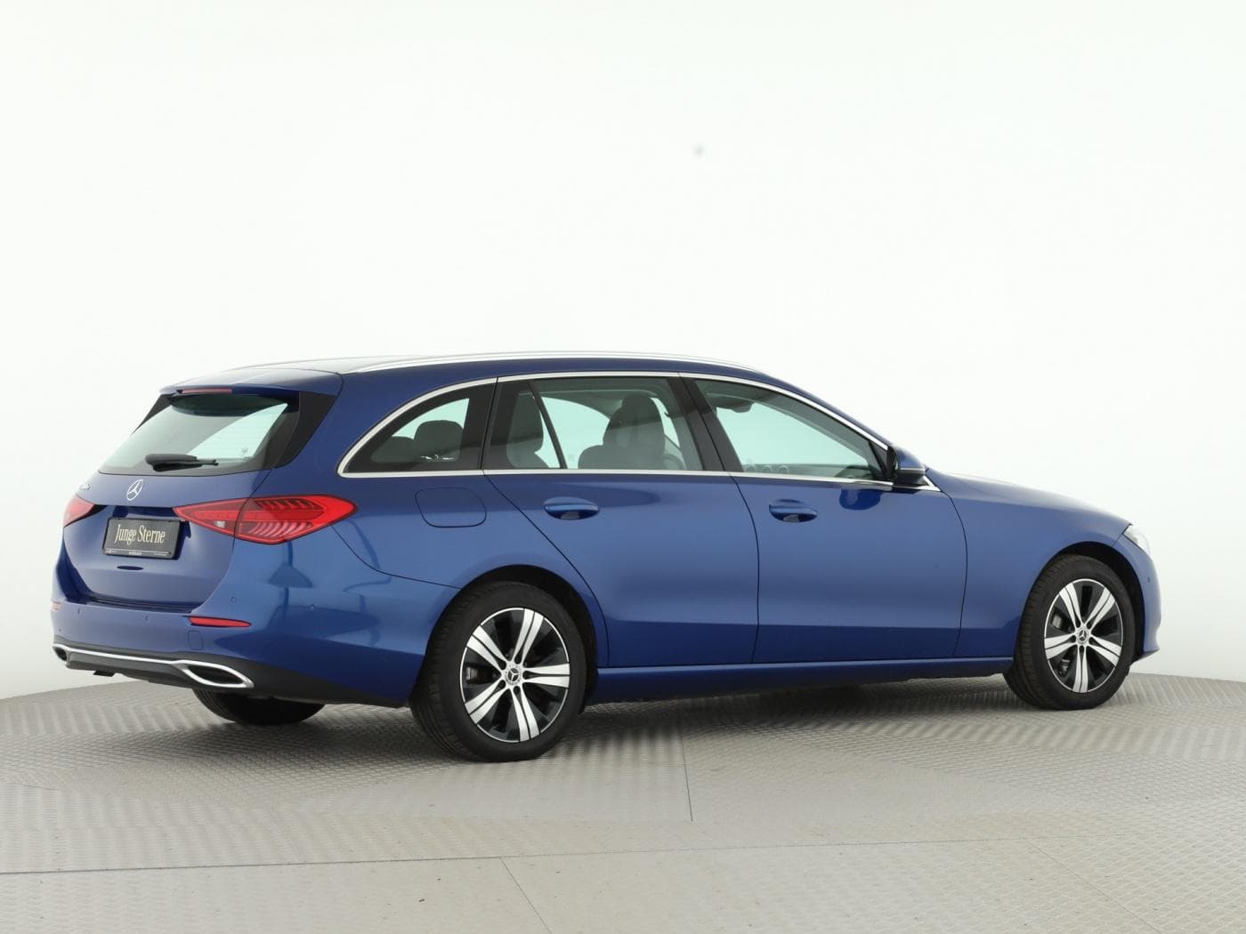 Mercedes-Benz C 300 e T Bild 2