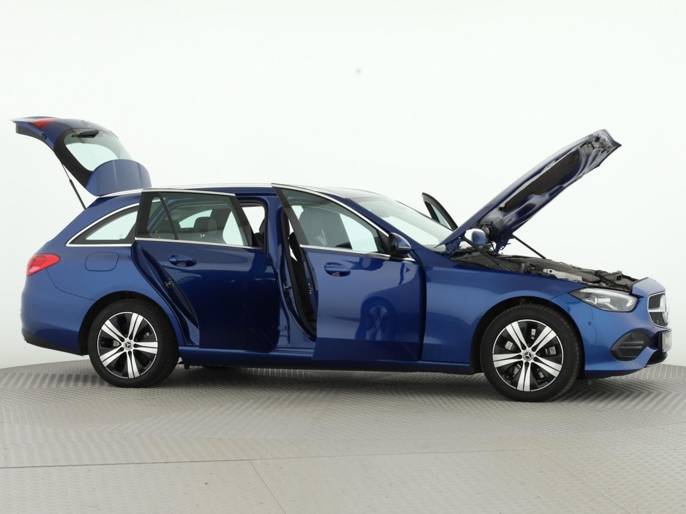 Mercedes-Benz C 300 e T Bild 8