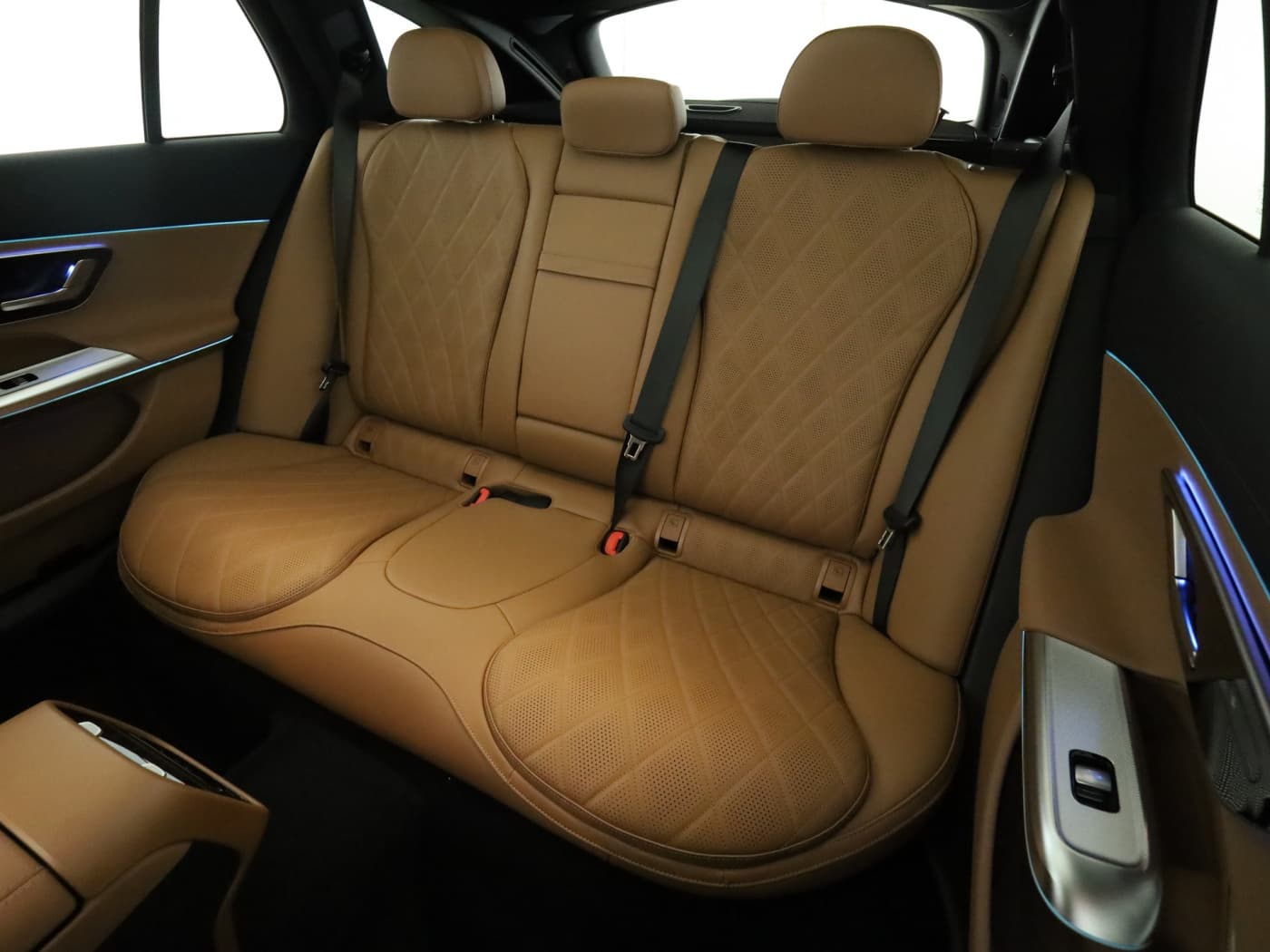 Mercedes-Benz E 450 d 4MATIC T-Modell Bild 18
