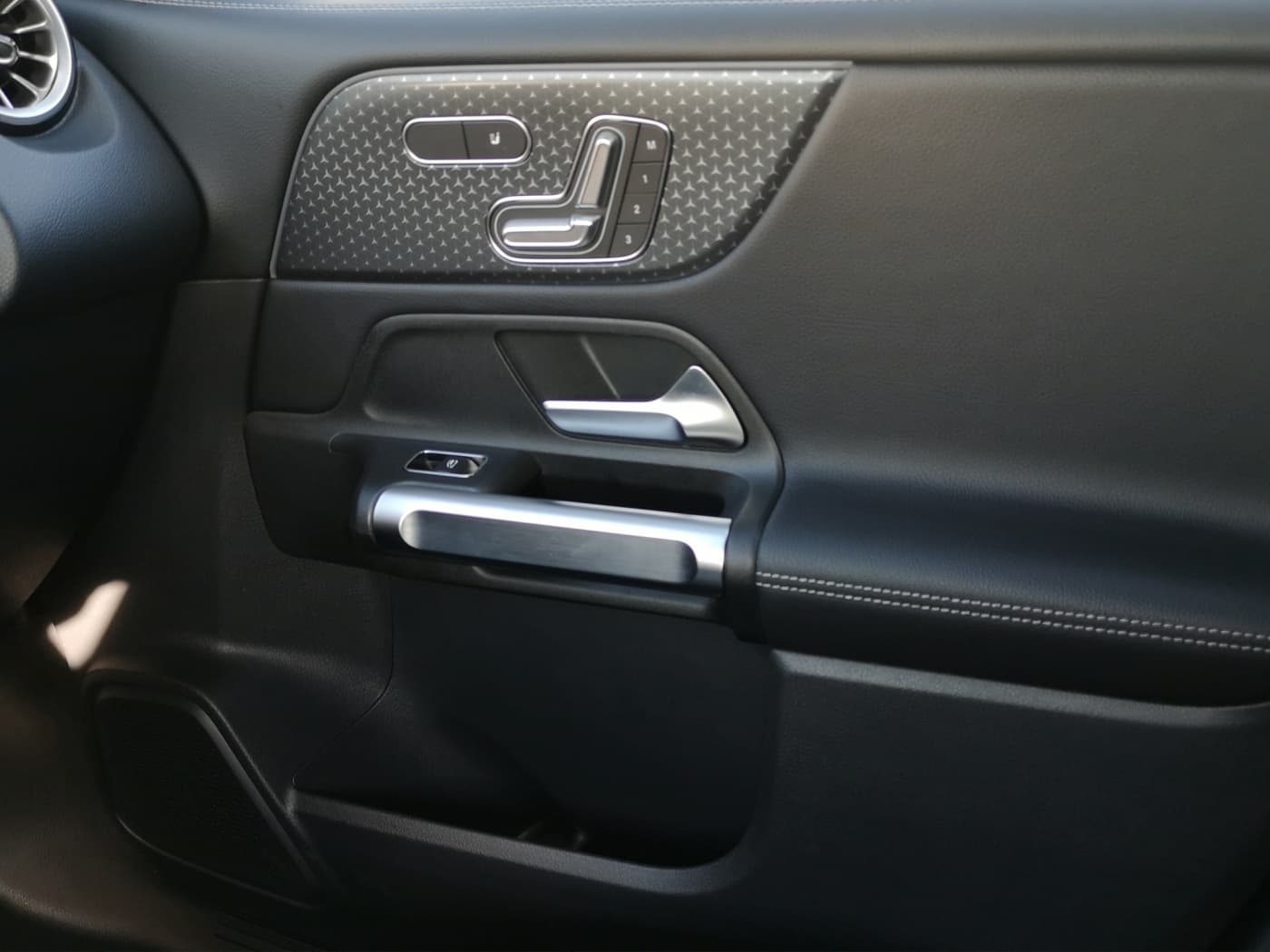 Mercedes-Benz GLB 180 d Bild 14
