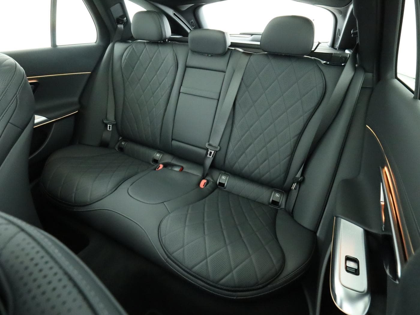 Mercedes-Benz E 450 4MATIC T-Modell Bild 18