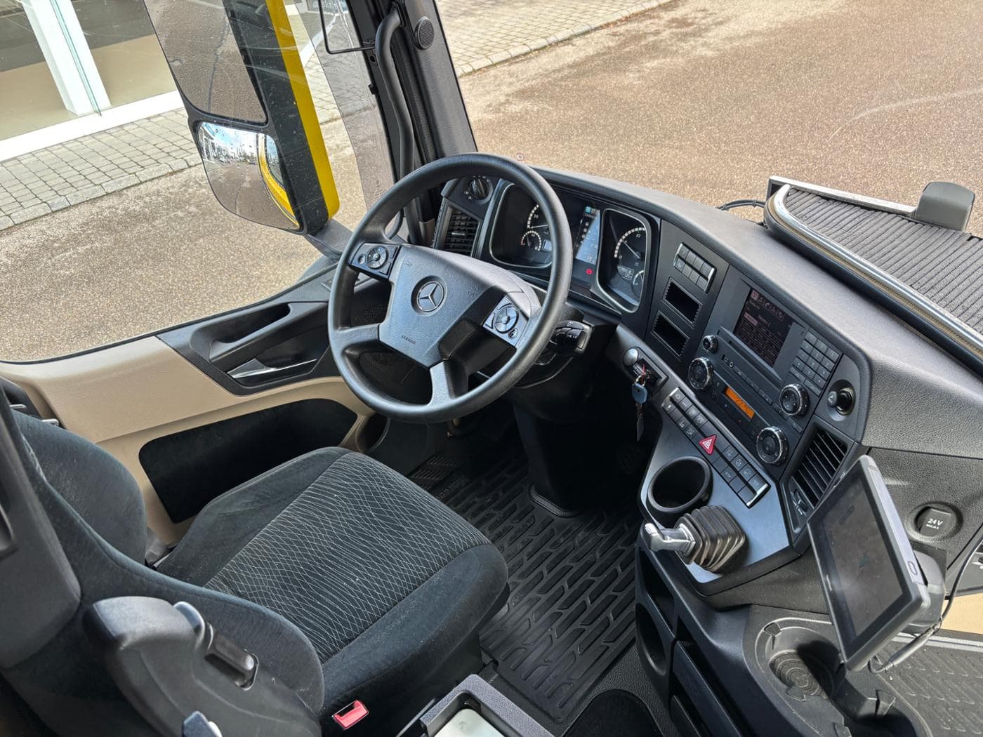 Mercedes-Benz Actros 2545 LnR Bild 13