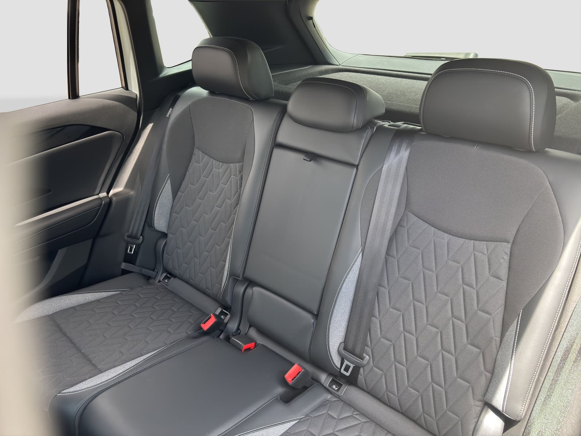 Volkswagen Tiguan Life 1.5 TSI 150 PS DSG AHK NAVI ACC Kamera Bild 14