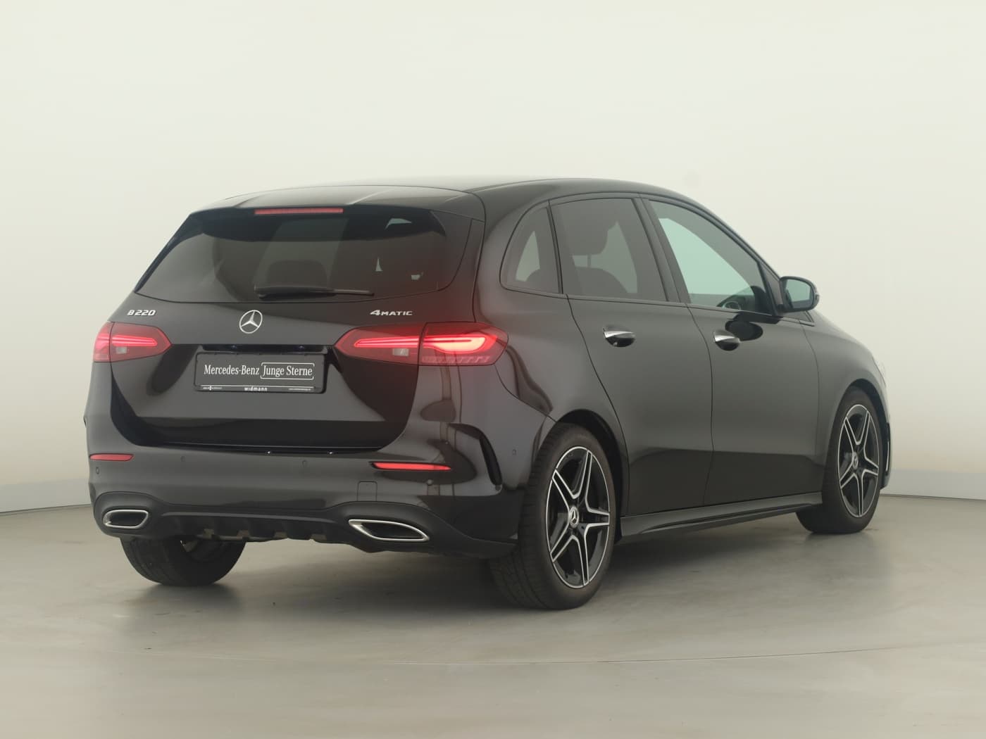 Mercedes-Benz B 220 4M Bild 2