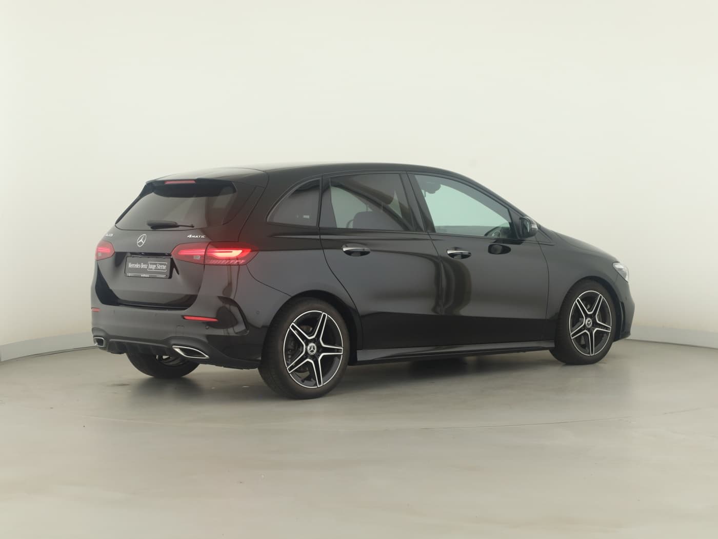 Mercedes-Benz B 220 4M Bild 6