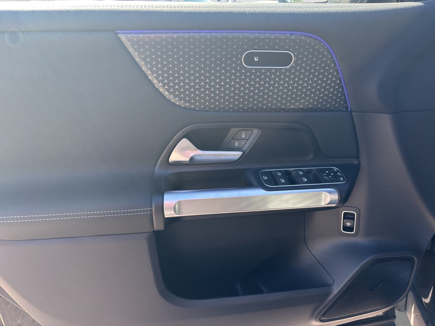 Mercedes-Benz EQB 300 4M Bild 17