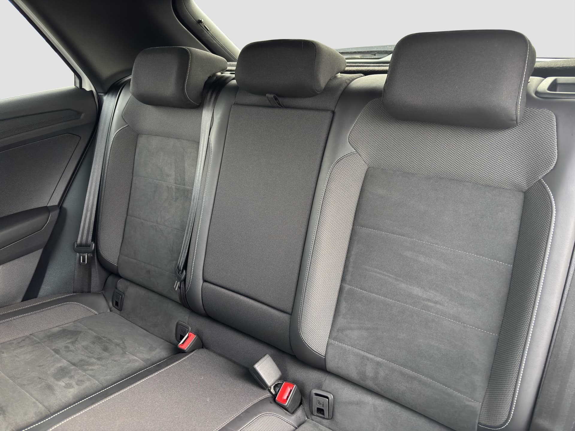 Volkswagen T-Roc R-Line 1.5 TSI 150 PS DSG AHK NAVI ACC Bild 14