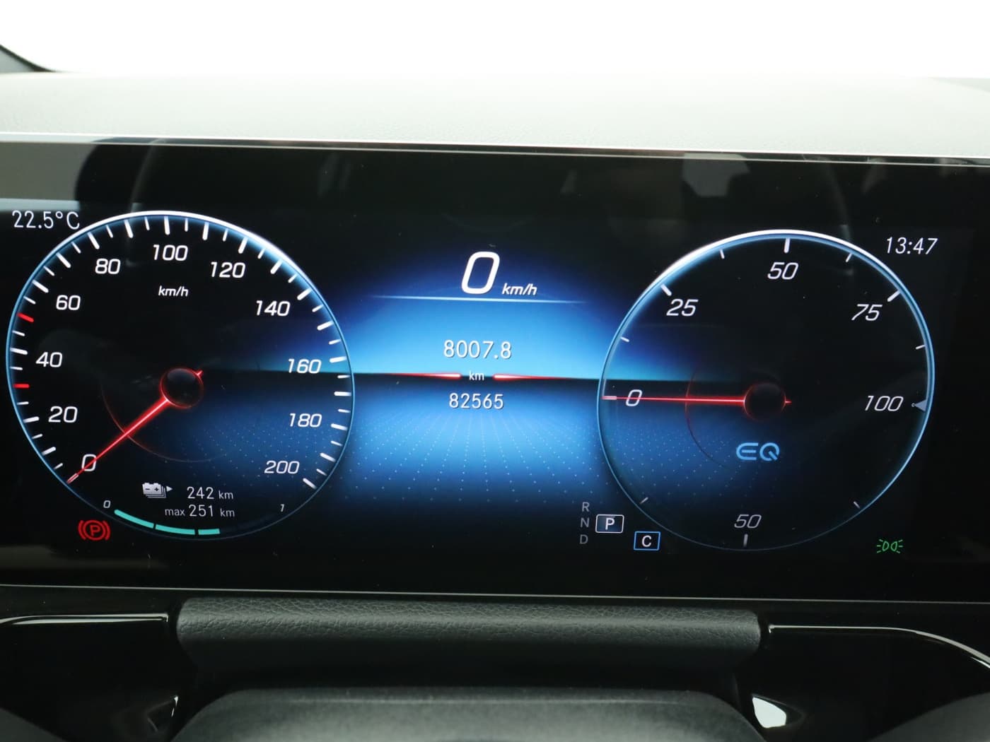 Mercedes-Benz EQA 300 4M Bild 12