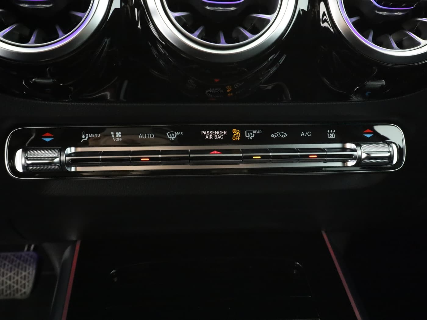 Mercedes-Benz EQA 300 4M Bild 14