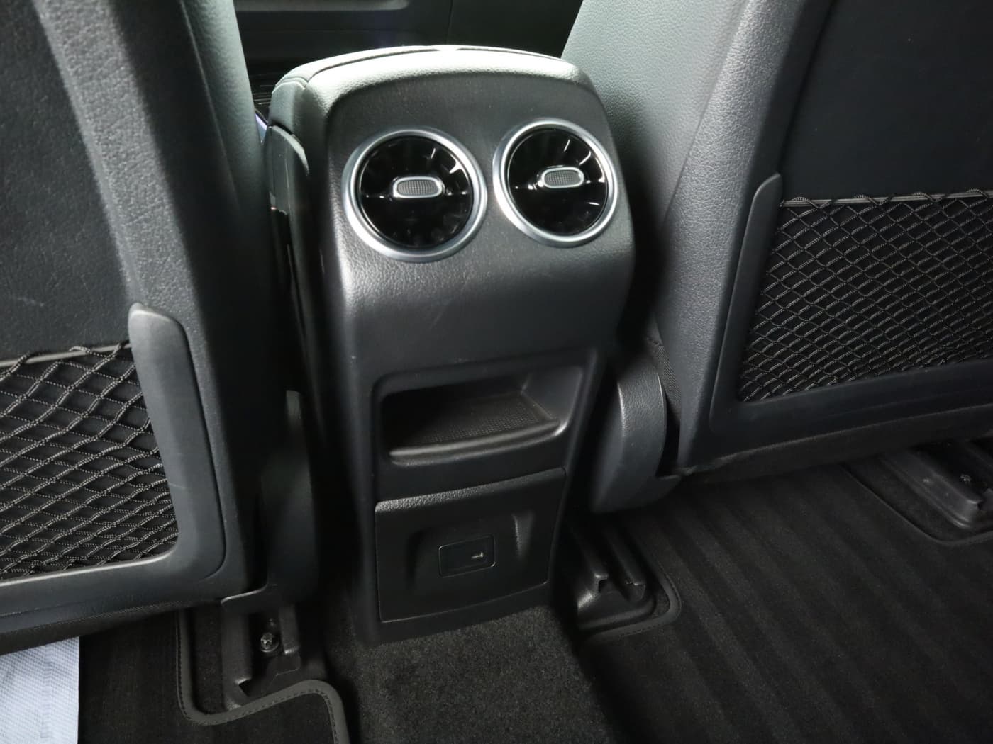 Mercedes-Benz EQA 300 4M Bild 23