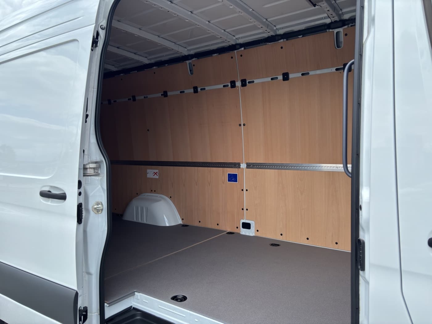 Mercedes-Benz Sprinter 319 CDI Kasten PRO Hochdach Extralang Bild 16