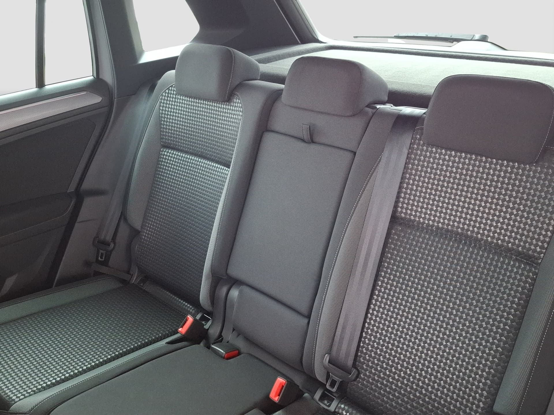 Volkswagen Tiguan 1.5 TSI 150 PS DSG AHK Kamera LED NAVI Bild 13