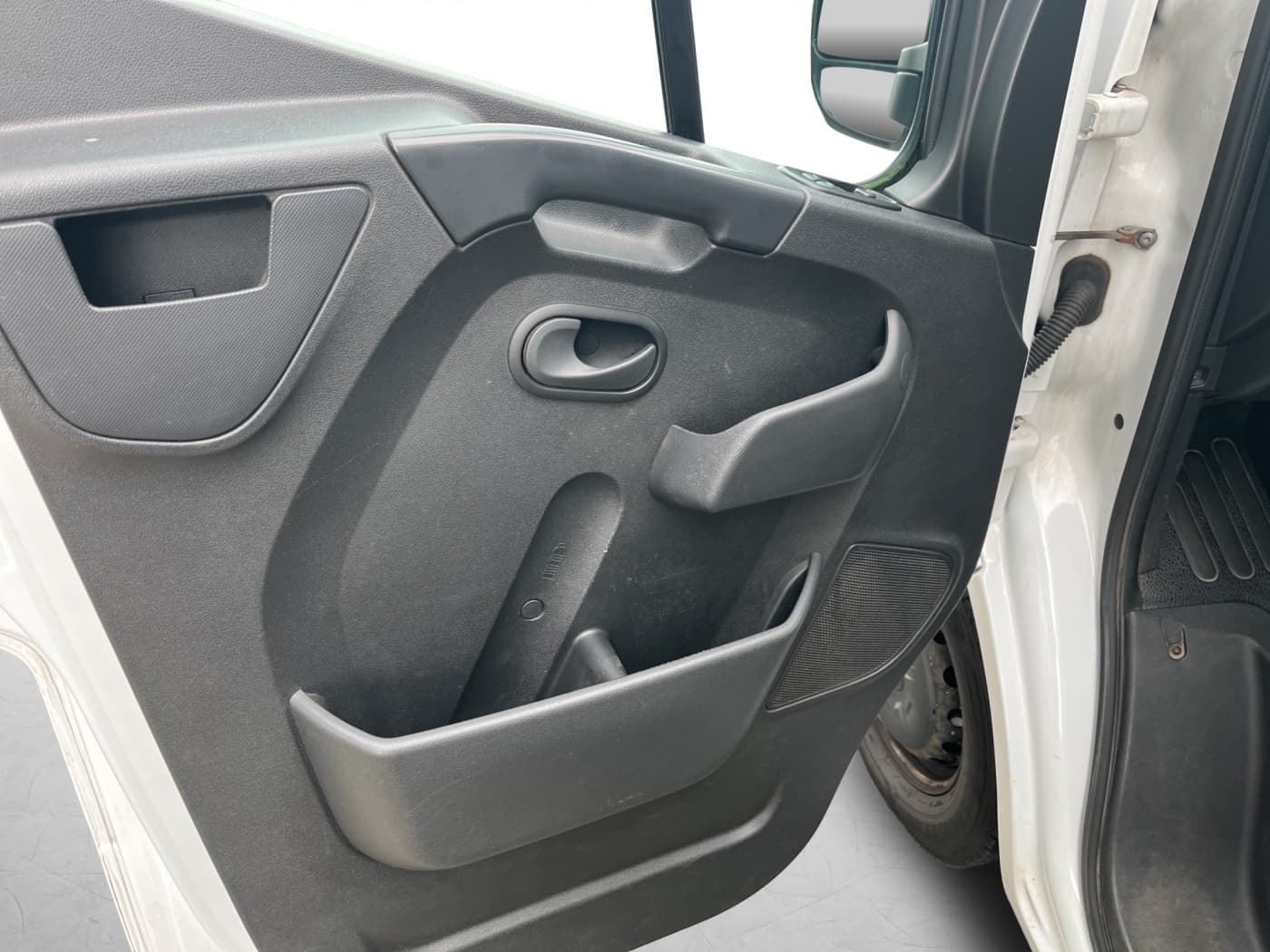 Renault Master 3,5t dCi Koffer LBW Bild 12