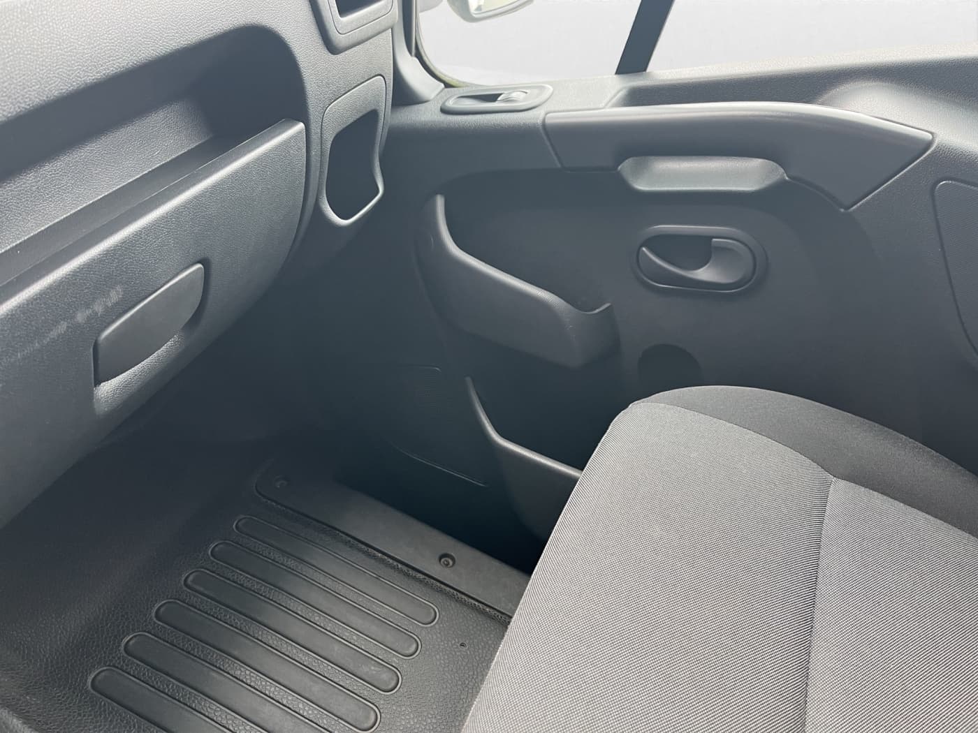 Renault Master 3,5t dCi Koffer LBW Bild 9