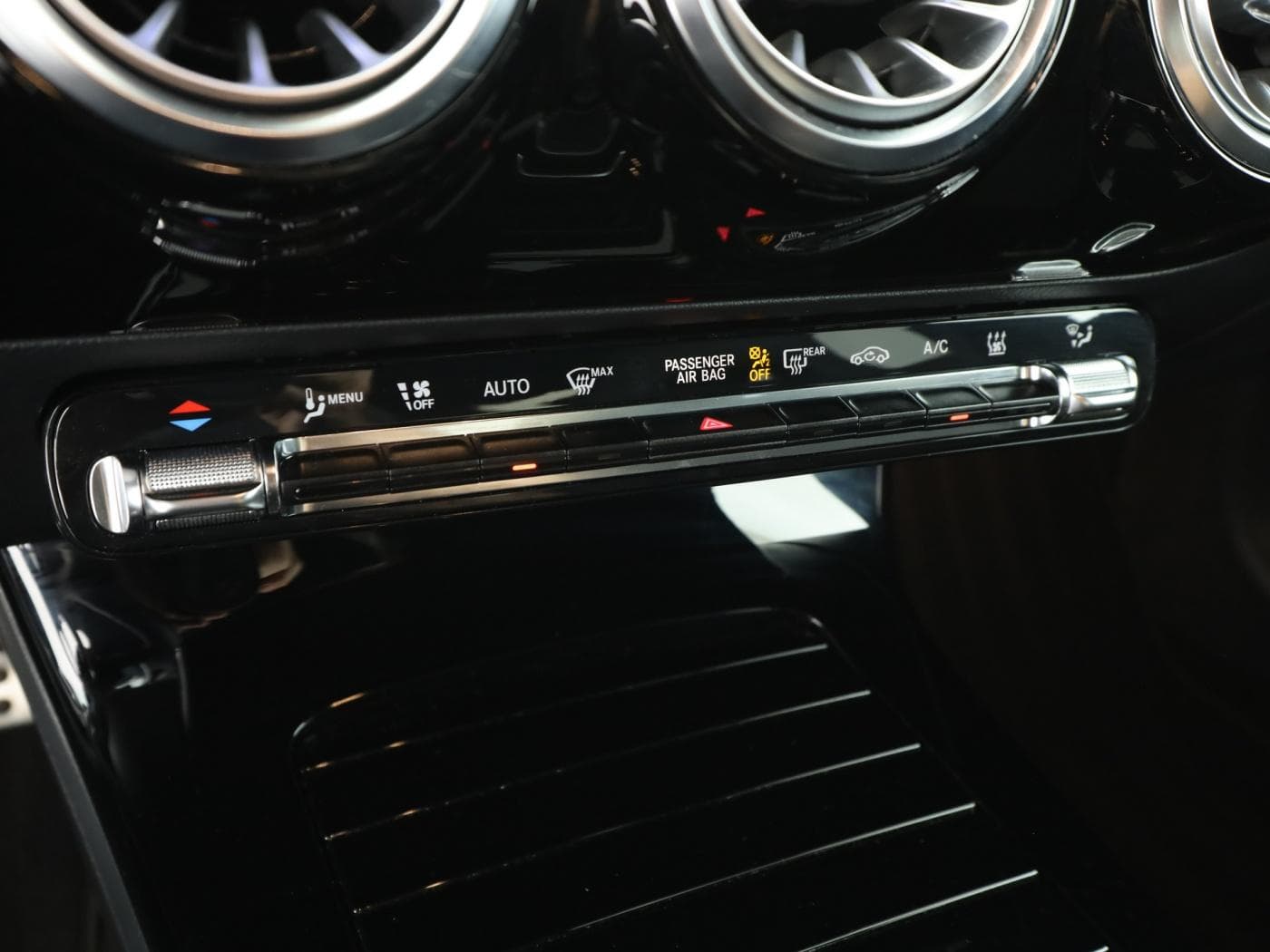 Mercedes-Benz CLA 250 e Bild 14
