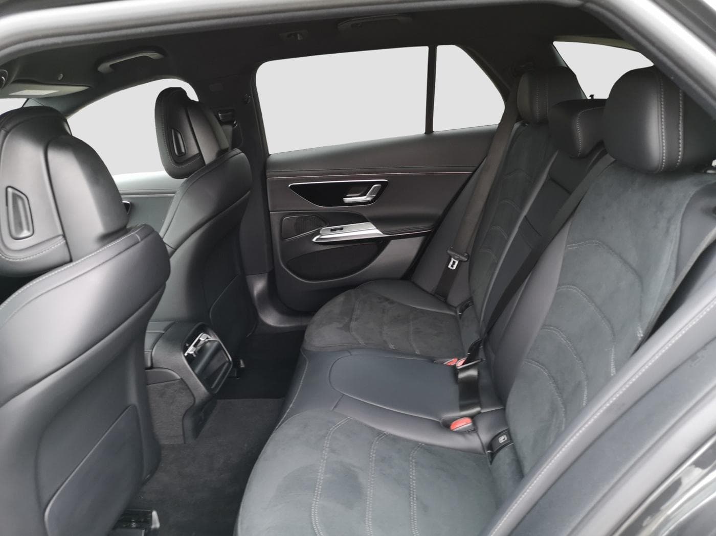Mercedes-Benz E 220 d T Bild 16