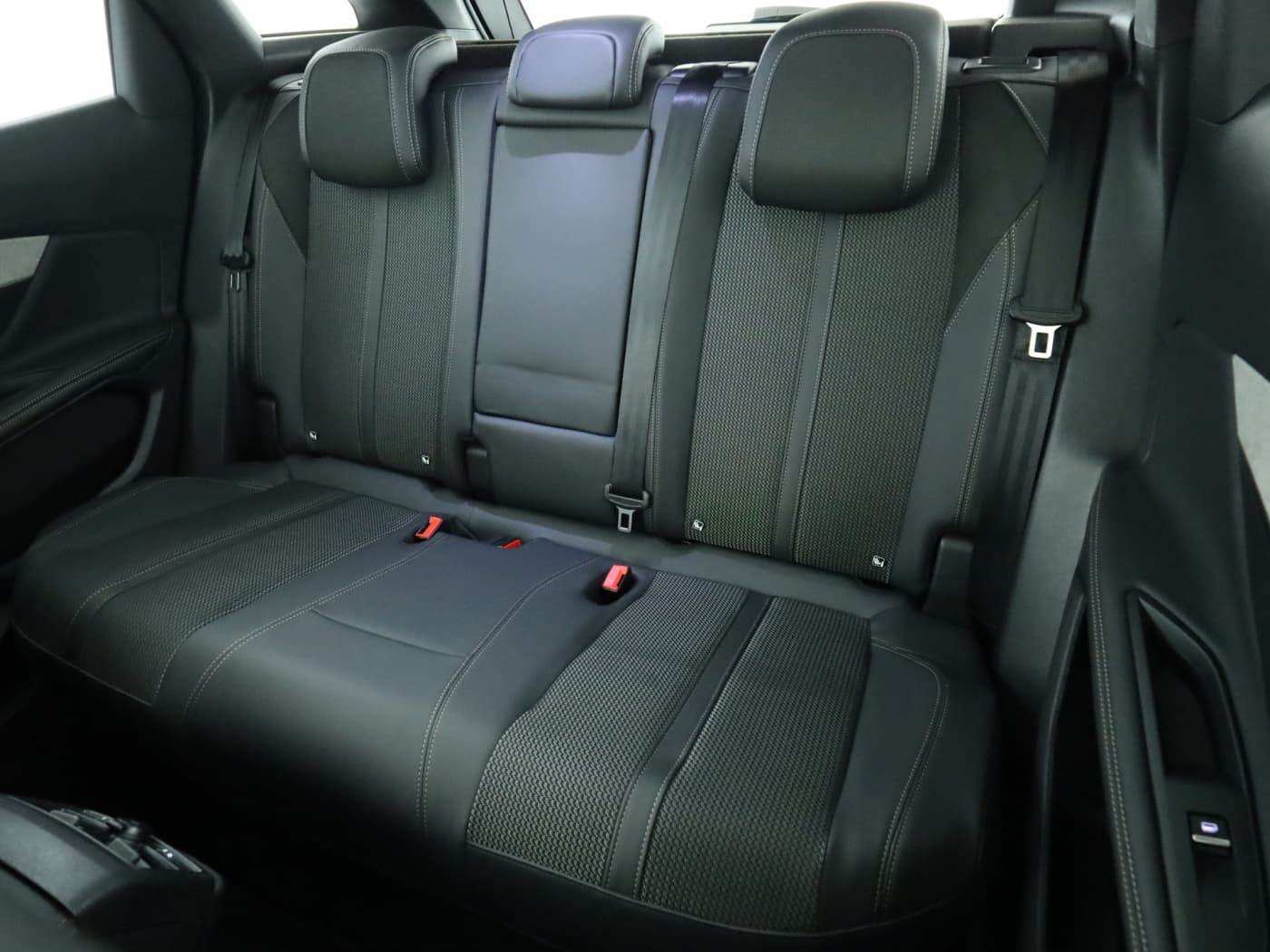 Peugeot 3008 Hybrid4 300 GT Bild 18