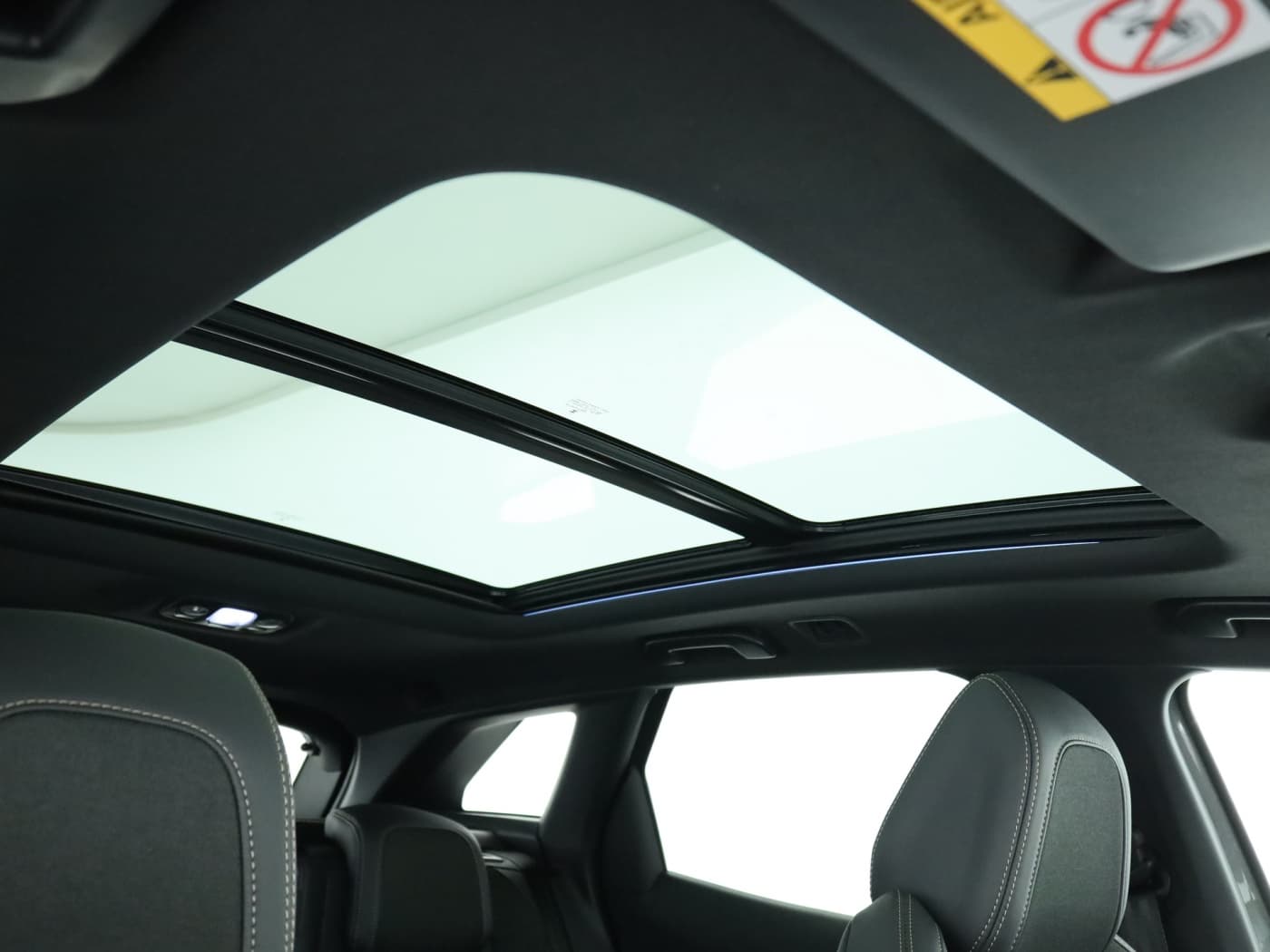 Peugeot 3008 Hybrid4 300 GT Bild 21