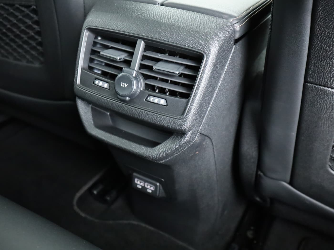 Peugeot 3008 Hybrid4 300 GT Bild 24