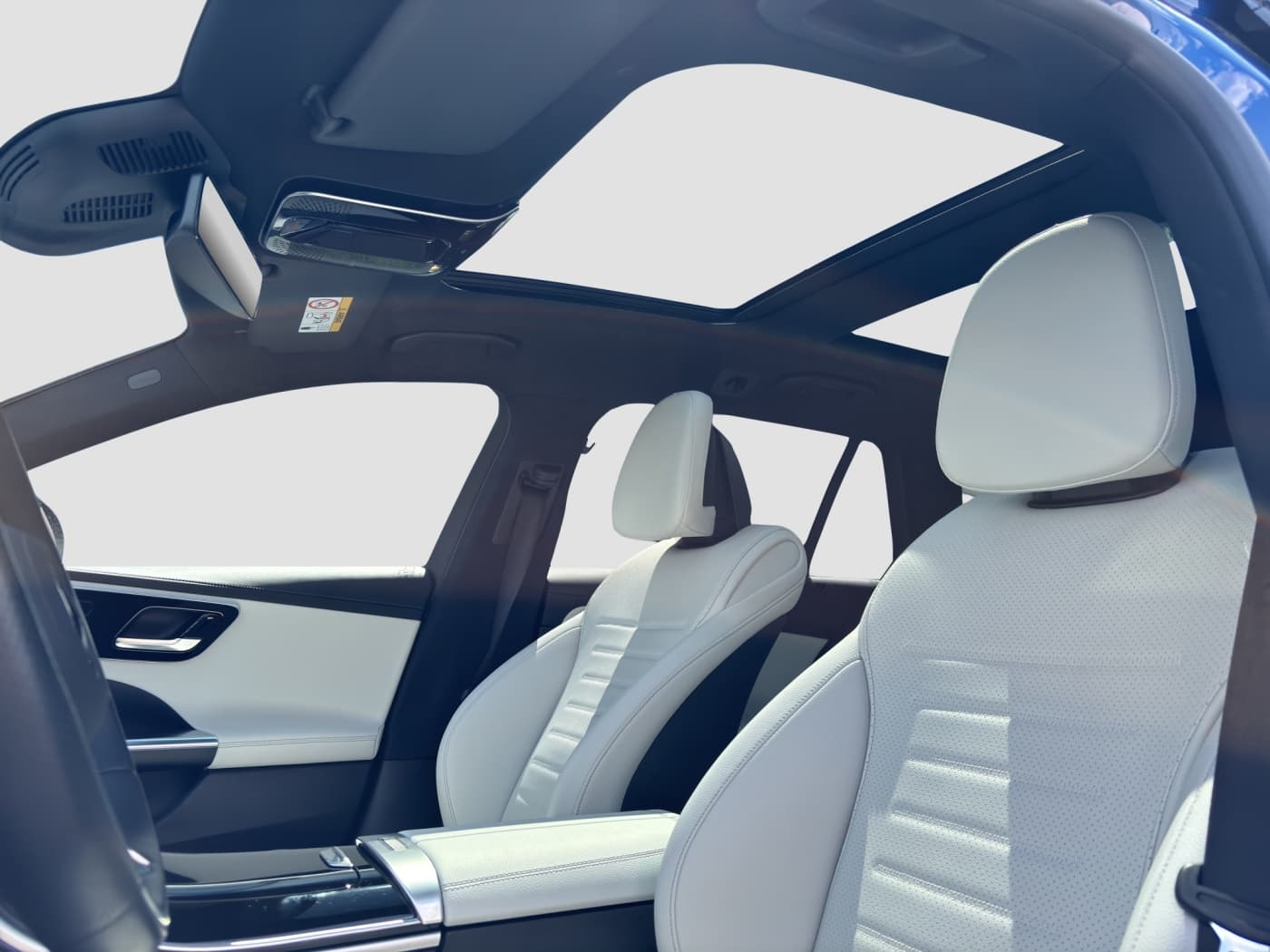Mercedes-Benz C 300 e T Bild 16